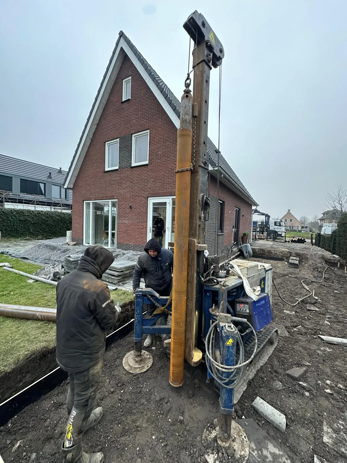 Heipalen boren